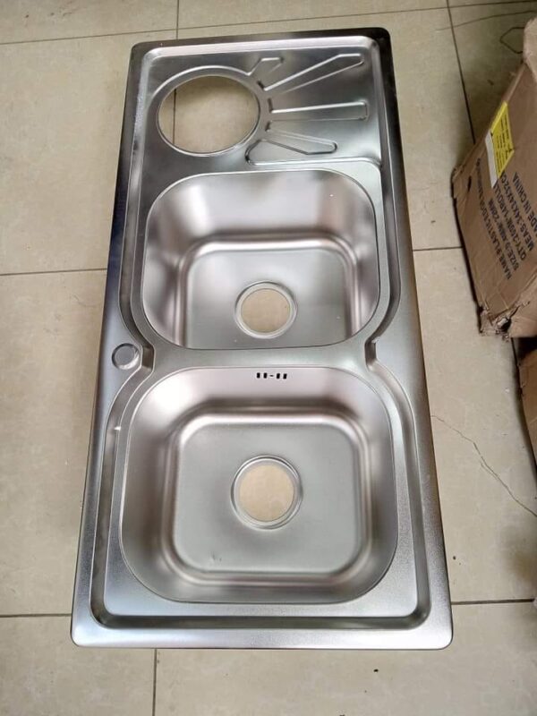 Rectangular Double Bowl with Side Bin Stainless Steel Sink (Drainage Kit Included)A heavy-duty rectangular kitchen sink featuring two large identical washing basins, an integrated Side Bin for specialized soaking, and a complete professional drainage installation kit.